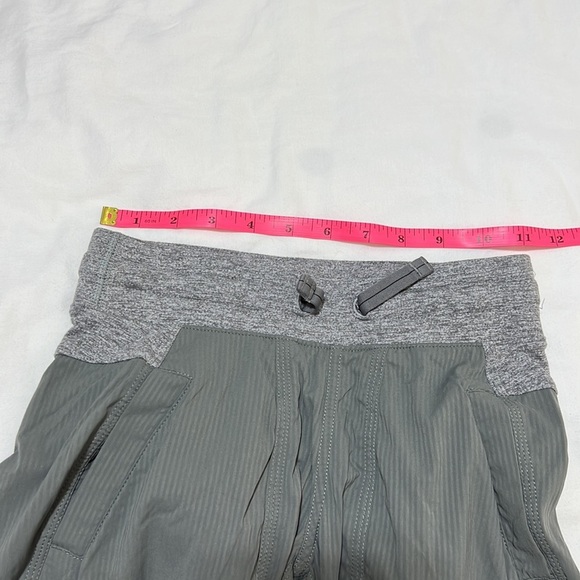 Ivivva by Lululemon Live To Move Crops Slate Heathered Grey Ruched Joggers - Picture 10 of 11